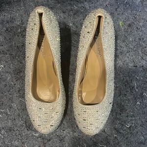 8 1/2 Shiny Rhinestone Silver Bling 4” Pumps Heels Wedding/Party Showstoppers